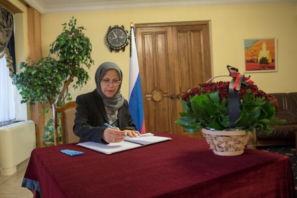 В посольстве России в Армении открылась Книга скорби в связи с трагедией в Кемерово В посольстве России в Армении открылась Книга скорби в связи с трагедией в Кемерово - Sputnik Армения