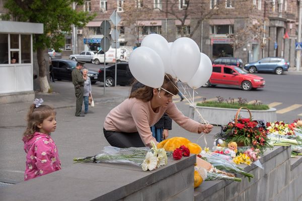 Мемориал у посольства России в Армении - Sputnik Армения
