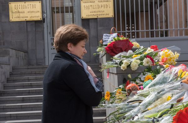 Мемориал у посольства России в Армении - Sputnik Армения