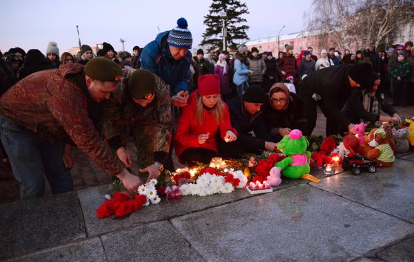 Акции в память о погибших при пожаре в ТЦ Зимняя вишня - Sputnik Армения