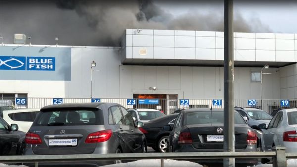 Пожар в автосалоне в Санкт-Петербурге - Sputnik Армения