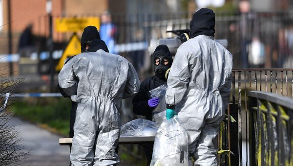 Британские специалисты во время расследования отравления экс-полковника ГРУ Сергея Скрипаля и его дочери (16 марта 2018). Солсбери, Великобритания - Sputnik Армения