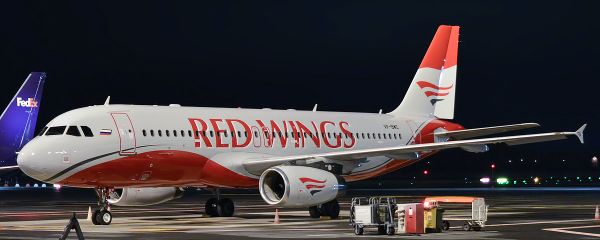 Самолет Airbus A320-233 авиокомпании Red Wings Самолет Airbus A320-233 авиокомпании Red Wings - Sputnik Армения