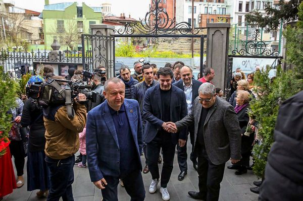 Мэр Тбилиси Каха Каладзе посетил пасхальную литургию Армянской Апостольской церкви (1 апреля 2018). Тбилиси, Грузия - Sputnik Армения
