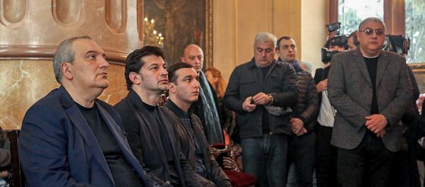 Мэр Тбилиси Кахи Каладзе посетил пасхальную литургию Армянской Апостольской церкви (1 апреля 2018). Тбилиси, Грузия - Sputnik Армения