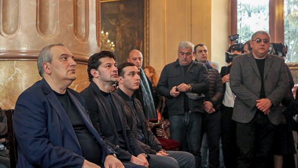 Мэр Тбилиси Кахи Каладзе посетил пасхальную литургию Армянской Апостольской церкви (1 апреля 2018). Тбилиси, Грузия - Sputnik Армения