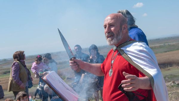 Арийский жрец религиозной организации “Орден ариев” Варуж Агаджанян - Sputnik Армения