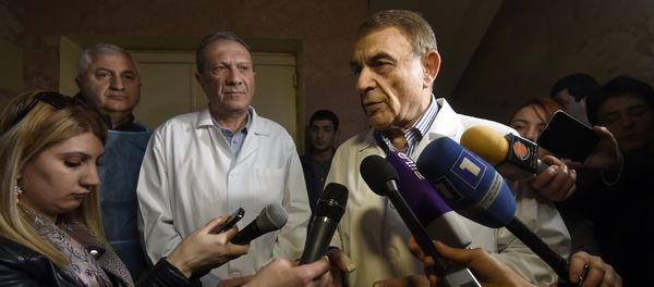 Обстановка в мед.центре Григор Лусаворич, куда доставлены раненные при взрыве ресторана Бургер кинг - Sputnik Արմենիա