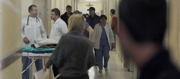 Обстановка в мед.центре Григор Лусаворич, куда доставлены раненные при взрыве ресторана Бургер кинг Обстановка в мед.центре Григор Лусаворич, куда доставлены раненные при взрыве ресторана Бургер кинг - Sputnik Армения