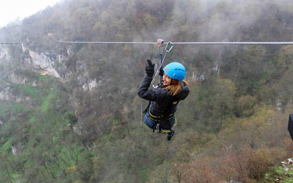 Аттракцион Zipline в экстрим парке Yell Аттракцион Zipline в экстрим парке Yell - Sputnik Армения