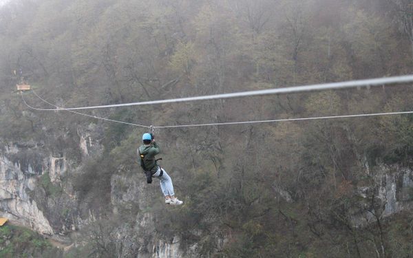Аттракцион Zipline в экстрим парке Yell Аттракцион Zipline в экстрим парке Yell - Sputnik Армения