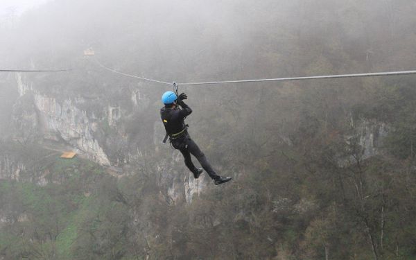 Аттракцион Zipline в экстрим парке Yell Аттракцион Zipline в экстрим парке Yell - Sputnik Армения