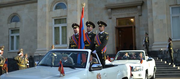 Из резиденции президента РА государственные и духовные символы перемещены в место проведения церемонии инаугурации - Sputnik Արմենիա