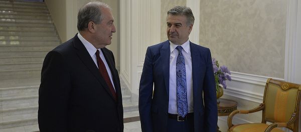 Премьер-министр Карен Карапетян представил Президенту Армену Саркисяну заявление об отставке правительства - Sputnik Армения