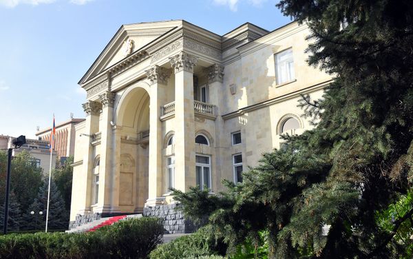 Селфи, эфиры и прочая утварь: политтехнологические ноу-хау Пашиняна Селфи, эфиры и прочая утварь: политтехнологические ноу-хау Пашиняна - Sputnik Армения