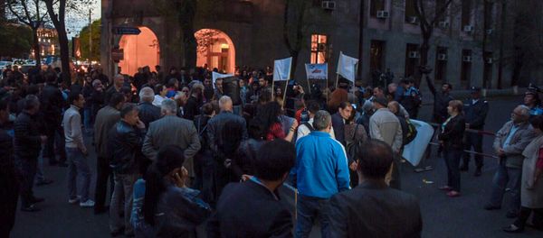 Акция протеста у здания РПА (11 апреля 2018). Ереван - Sputnik Արմենիա