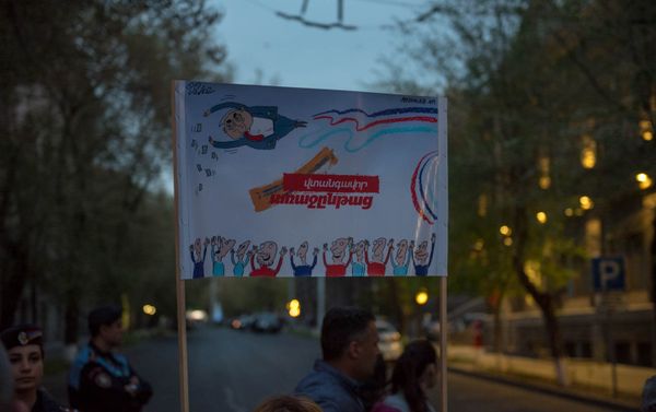 Акция протеста у здания РПА (11 апреля 2018). Ереван - Sputnik Армения