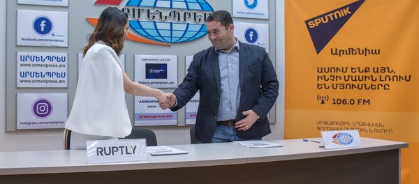 Подписание договора о сотрудничестве между ИА Арменпресс и мультимедийным агенством РАПТЛИ - Sputnik Արմենիա