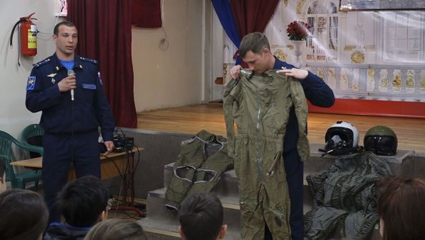 Российские офицеры провели "урок мужества" для армянских школьников - Sputnik Армения