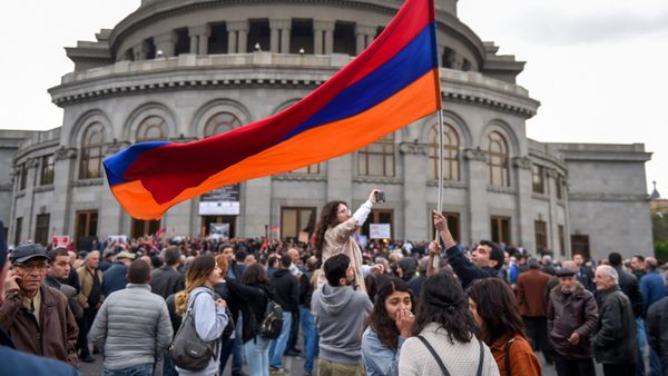Участники акции протеста Мой Шаг (13 апреля 2018). Площадь Свободы, Ереван - Sputnik Армения