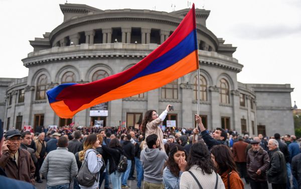 Участники акции протеста Мой Шаг (13 апреля 2018). Площадь Свободы, Ереван - Sputnik Армения