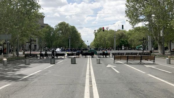Участники акции протеста Мой Шаг (14 апреля 2018). Площадь Франции, Ереван - Sputnik Արմենիա
