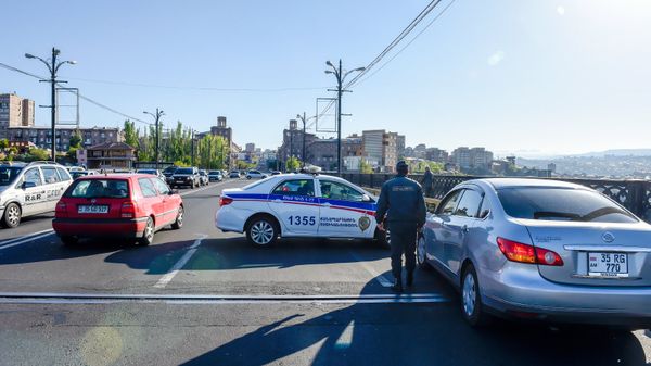 Ситуация на мосту Киевян (16 апреля 2018). Ереван Ситуация на мосту Киевян (16 апреля 2018). Ереван - Sputnik Армения