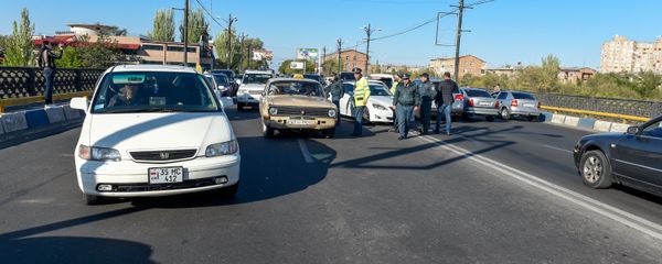 Ситуация на мосту Киевян (16 апреля 2018). Ереван - Sputnik Армения