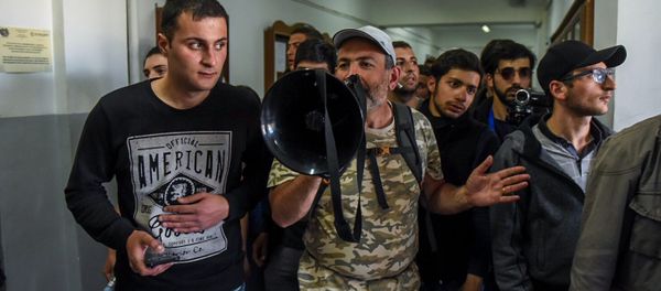Лидер оппозиционной фракции Елк Никол Пашинян в Гос.педагогическом университете Армении (16 апреля 2018). Ереван Лидер оппозиционной фракции Елк Никол Пашинян в Гос.педагогическом университете Армении (16 апреля 2018). Ереван - Sputnik Армения