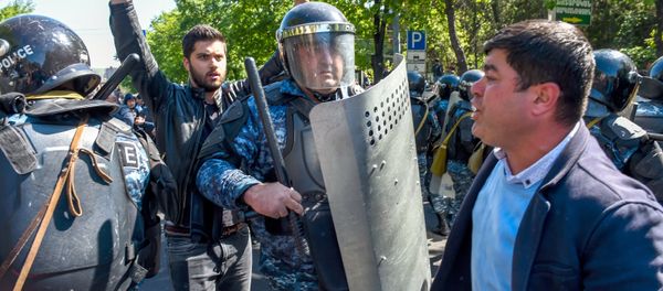 Беспорядки на проспекте Баграмян /16 апреля 2018/ Ереван - Sputnik Армения