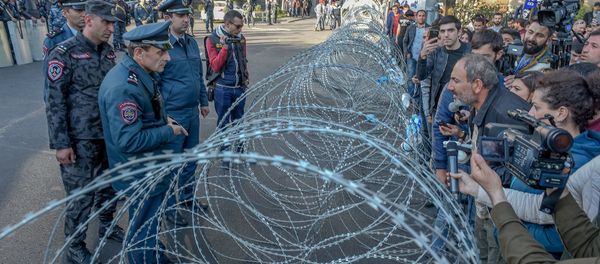 Никол Пашинян и Валерий Осипян Никол Пашинян и Валерий Осипян - Sputnik Армения
