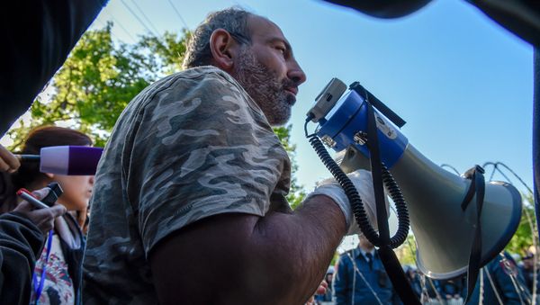 Никол Пашинян вернулся на проспект Баграмяна после выписки из МЦ Наири - Sputnik Արմենիա