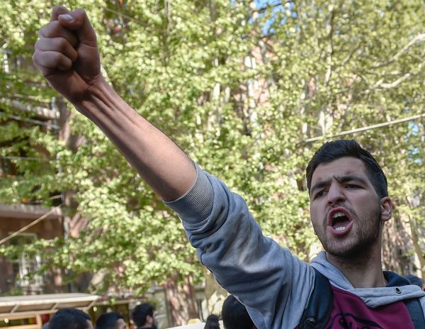 Активисты на улице Тигран Мец (17 апреля 2018). Ереван - Sputnik Армения