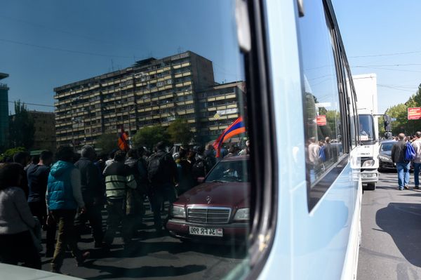 Активисты на улице Тигран Мец (17 апреля 2018). Ереван - Sputnik Армения