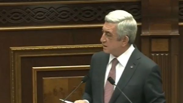 Серж Саргсян выступает с речью в Национальном Собрании Армении (17 апреля 2018). Ереван Серж Саргсян выступает с речью в Национальном Собрании Армении (17 апреля 2018). Ереван - Sputnik Армения