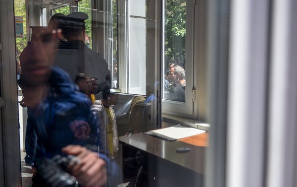 Активисты заблокировали вход в здание Главного управления внутренней безопасности и оперативного розыска МФ РА (17 апреля 2018). Ереван Активисты заблокировали вход в здание Главного управления внутренней безопасности и оперативного розыска МФ РА (17 апреля 2018). Ереван - Sputnik Армения