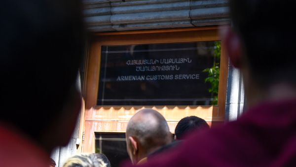 Активисты на улицах города (17 апреля 2018). Ереван Активисты на улицах города (17 апреля 2018). Ереван - Sputnik Армения