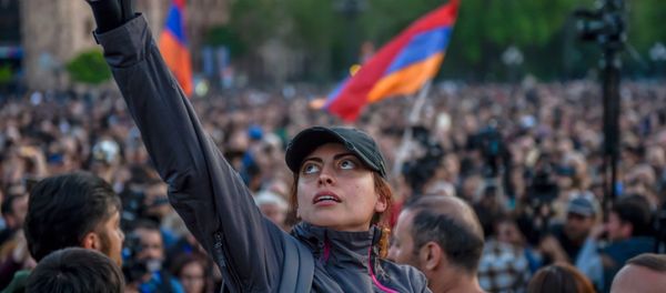 Митинг оппозиции на площади Республики. Анна Акопян (17 апреля 2018). Ереван - Sputnik Армения
