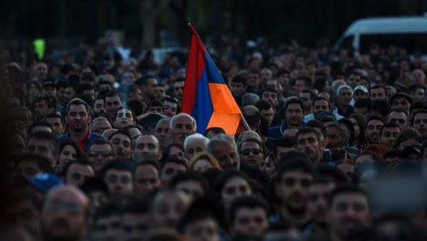 Митинг оппозиции на площади Республики (17 апреля 2018). Ереван - Sputnik Армения