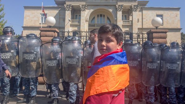 Здание резиденции премьер-министра Армении (18 апреля 2018). Ереван - Sputnik Армения