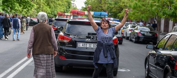 Протестующие на улице Мовсеса Хоренаци (18 апреля 2018). Ереван Протестующие на улице Мовсеса Хоренаци (18 апреля 2018). Ереван - Sputnik Արմենիա