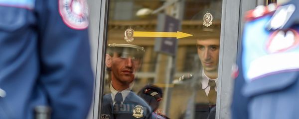 Полицейские у правительственного здания (18 апреля 2018). Еревaн Полицейские у правительственного здания (18 апреля 2018). Еревaн - Sputnik Армения