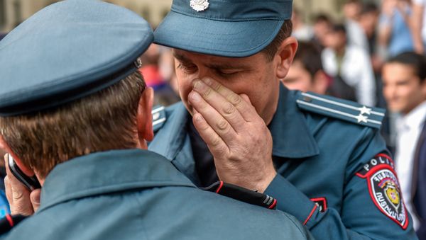 Полицейские у правительственного здания (18 апреля 2018). Еревaн Полицейские у правительственного здания (18 апреля 2018). Еревaн - Sputnik Армения