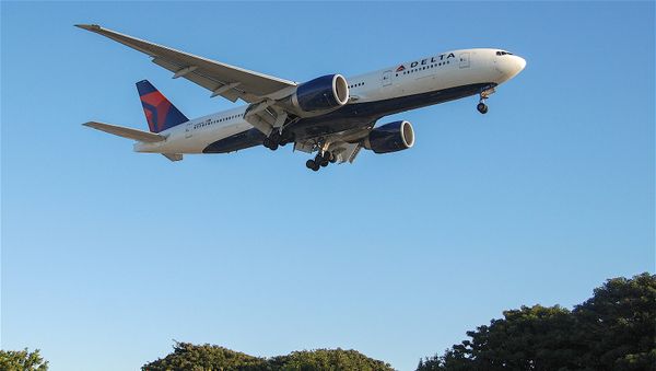 Самолет Boeing 777-200LR авиакомпании Delta Air Lines Самолет Boeing 777-200LR авиакомпании Delta Air Lines - Sputnik Армения