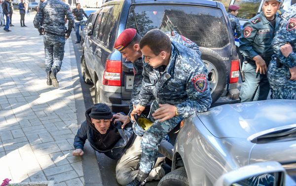 Ситуация у правительственного здания (19 апреля 2018). Ереван Ситуация у правительственного здания (19 апреля 2018). Ереван - Sputnik Армения