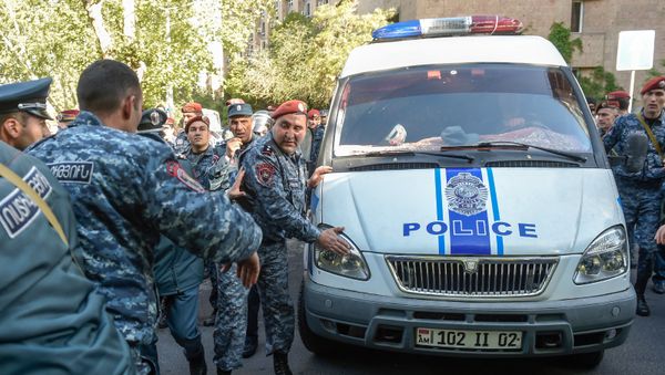 Ситуация у правительственного здания (19 апреля 2018). Ереван Ситуация у правительственного здания (19 апреля 2018). Ереван - Sputnik Армения