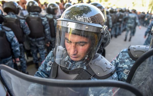 Ситуация у правительственного здания (19 апреля 2018). Ереван Ситуация у правительственного здания (19 апреля 2018). Ереван - Sputnik Армения