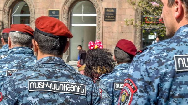 Протестующие на улице Агатангегоса (19 апреля 2018). Ереван - Sputnik Արմենիա