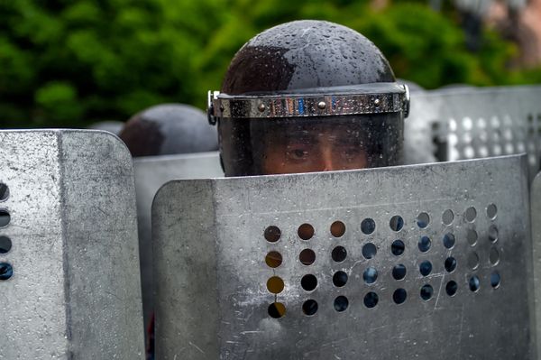 Полицейский на площади Республики (19 апреля 2018). Ереван - Sputnik Армения