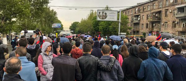 Протестующие на улице Ленинградян (20 апреля 2018). Ереван - Sputnik Արմենիա
